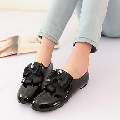 shoes with flat heels
